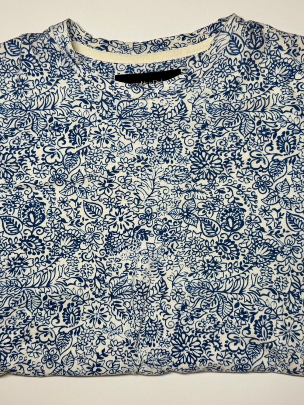 Abercrombie & Fitch Soft A&F Blue Floral Tee – Size‎ Small